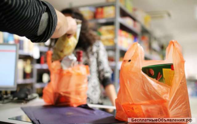 Работник в прикассовой зоне