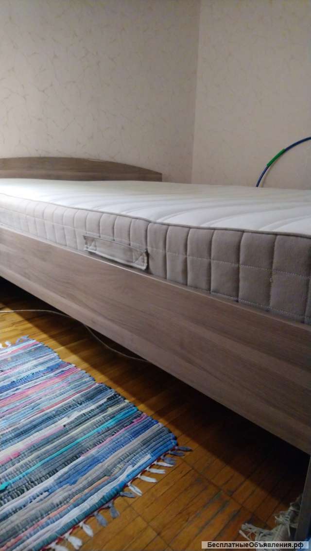Кровать с матрацом