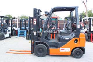 Вилочный погрузчик Toyota 8FGL18 2