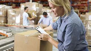 Фасовщица на чайную фабрику