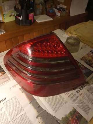 Фонарь задний левый б/у на Мерседес W220 S-Class