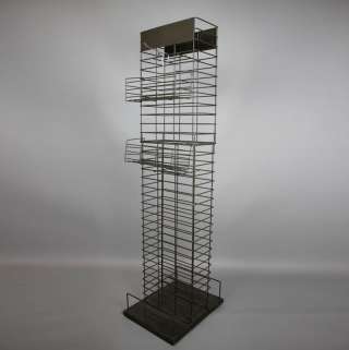 Стеллаж сетчатый для магазина одежды