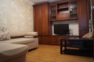 1 комнатную с жилой лоджией