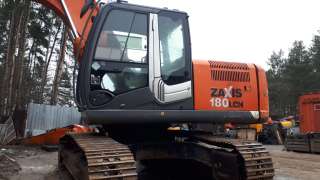 Габаритный экскаватор Hitachi ZX180LCN-3 2007 г. в., на стоянке в Москве