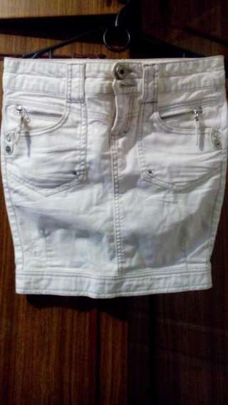 Белая джинсовая юбка Strsdivarius