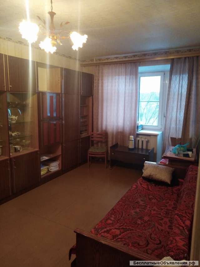 Квартира на 3-ем этаже, с балконом в кирпичном доме в г. Талдоме Мосоквской области.