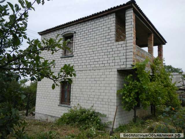 Дом из белого кирпича