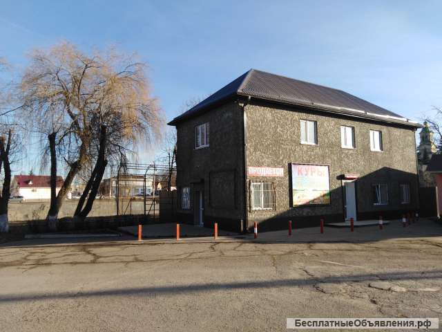Двухэтажное здание. Первый этаж коммерческий второй этаж жилой.