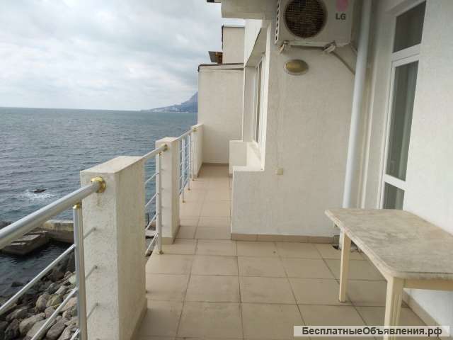 Апартаментов в г.Ялта п.Парковое первая линия моря, полностью укомплектованы.