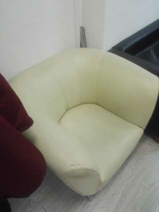 Уютное кожанное кресло для дома, дачи, офиса