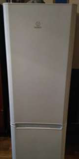 Холодильник. "Индезит", б/у, 2-х камерный. Вместительный