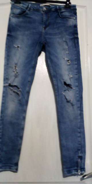 Рваные джинсы скины Zara