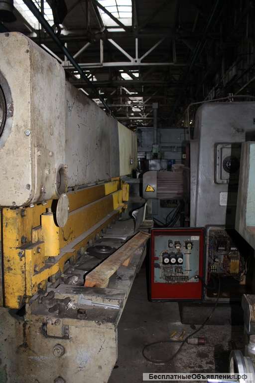 Гильотина 6 на 2 механическая