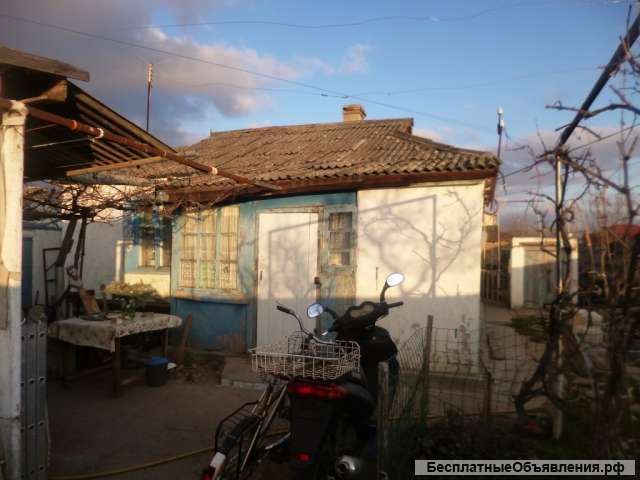 Дом в с. Вилино Бахчисарайского района площадью 41 м2 и земельным участком 11 соток.