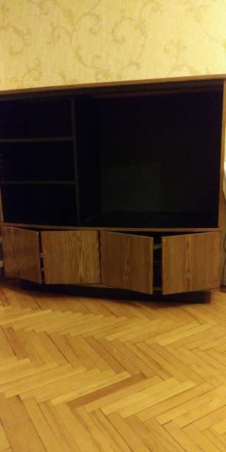 Шкаф под тв с дверцами внизу б/у в хорошем состоянии