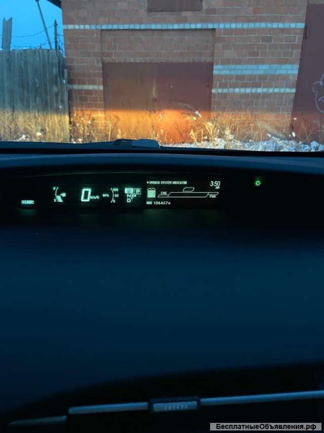 Toyota Prius 1.8 Hybrid AT (99 л.с.)