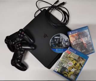 Игровая приставка Sony PS4+2 джойстика+3 игры