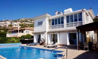 Впечатляющая 4-спальная вилла в популярном районе Пафоса-Кипра