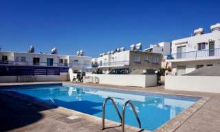Хороший двухкомнатный апартамент с большой террасой в Пафосе-Кипр