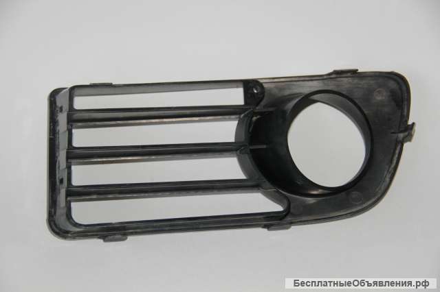 Mitsubishi Carisma Решетка птф MR485380
