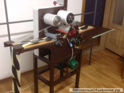 Машина для наклейки стелек