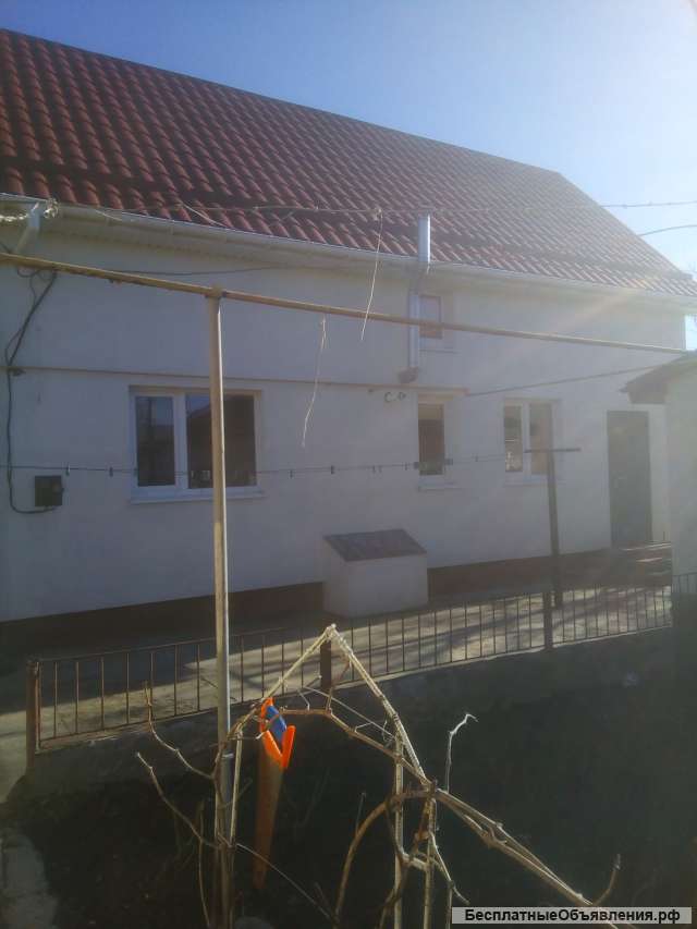 Два дома на одном участке