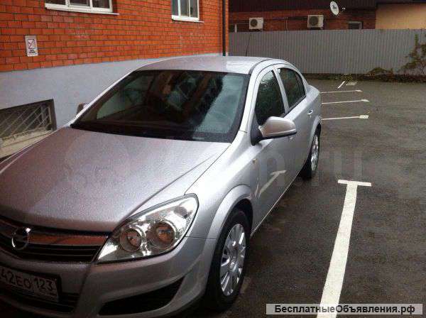 Opel Astra 2010г AT