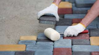 Русский мастер. Укладка тротуарной плитки