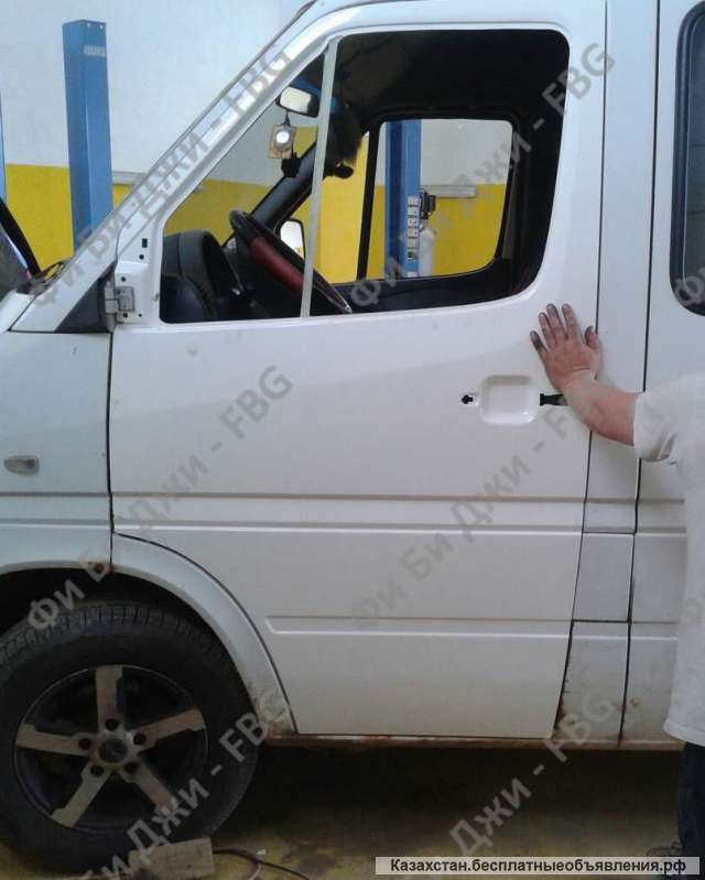 Двери передние Мерседес Спринтер W901-905 (1995-2006 г.в.), из стеклопластика