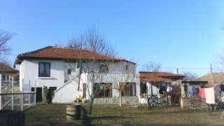 Двухэтажный дом в типичном болгарском стиле, Аврен, Варна