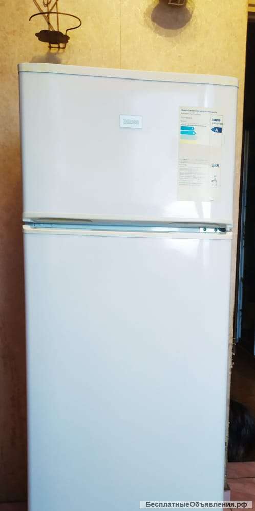 Холодильник б/у Zanussi (на дачу, в квартиру)