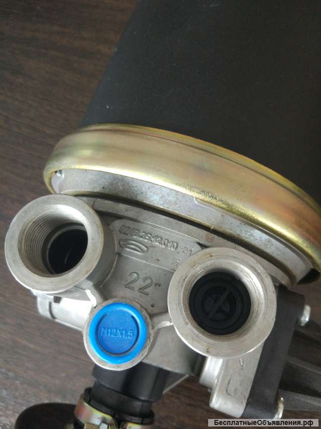 Адсорбер со встроенным регулятором давления