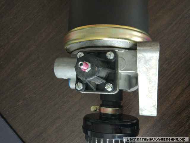 Адсорбер со встроенным регулятором давления