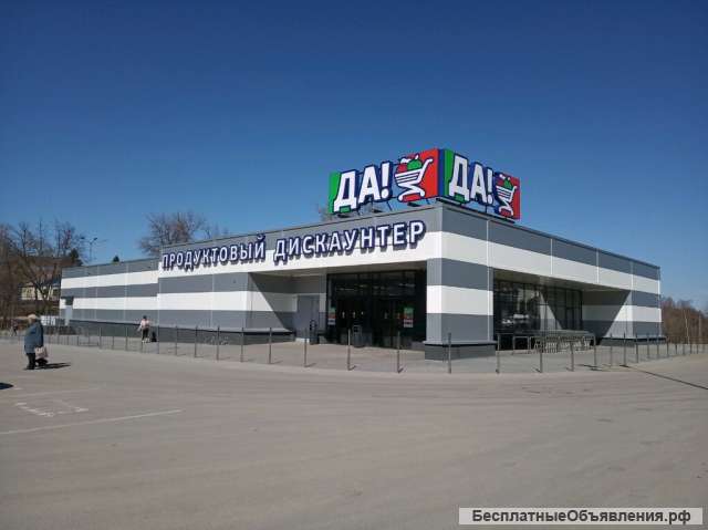 Работники торгового зала в супермаркет