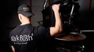 Свежеобжаренный зерновой и молотый кофе