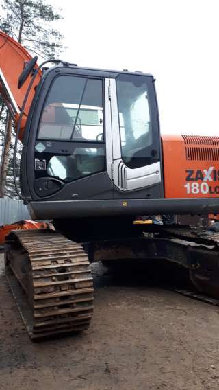 Габаритный бу экскаватор Hitachi ZX180LCN-3 подготовлен к продаже