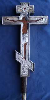 Старинный выносной крест в серебряной ризе. Поставщик Двора А. М. Постниковъ. Москва, 1882 год.