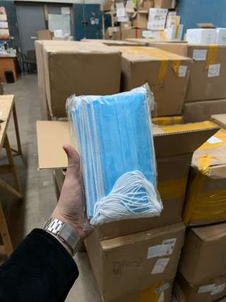 Маски трехслойные медицинские, антисептики, перчатки