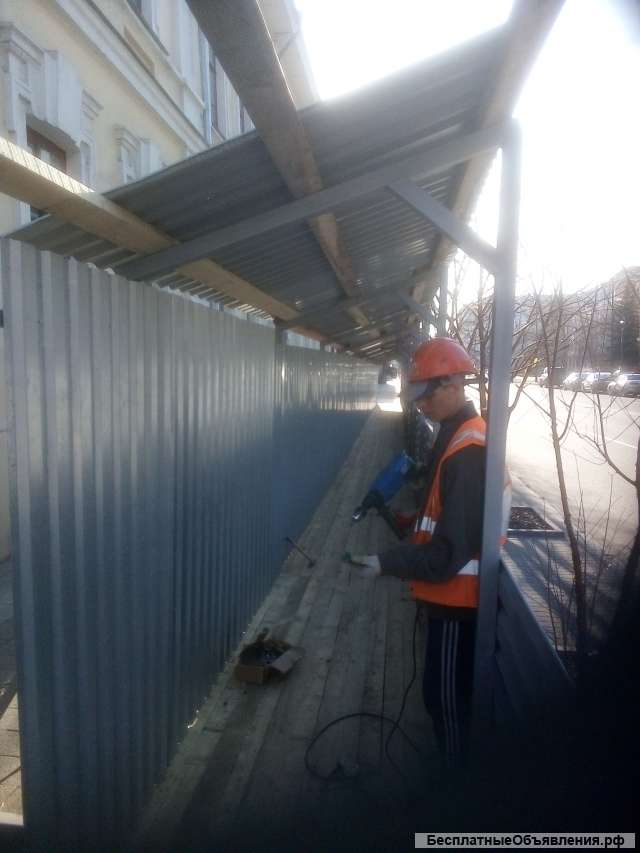 Каменщики, разнорабочие