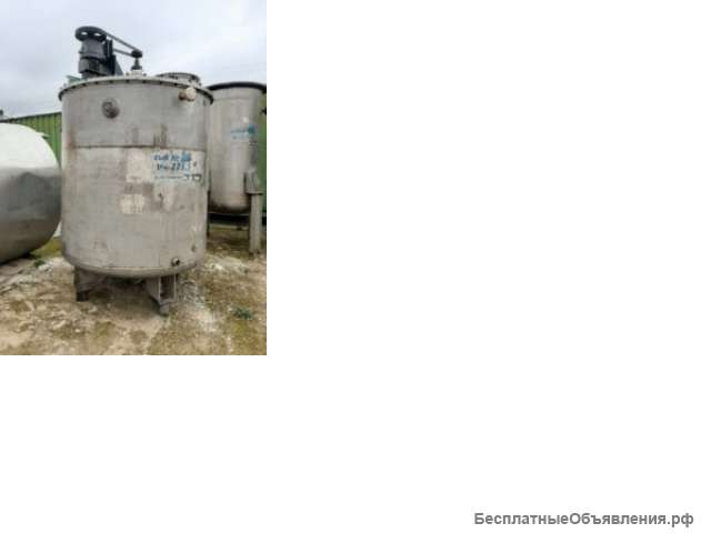 Емкость нержавеющая, объем — 2 куб. м. вертикальная, мешалка