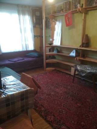 Изолированная комната, метро "Южная"