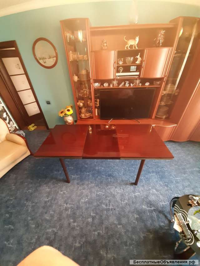 Стол семейный-гостевой