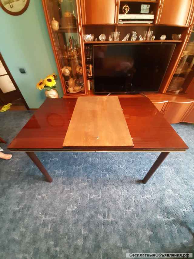 Стол семейный-гостевой