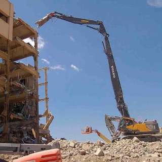 Аренда экскаватора разрушителя, демонтаж зданий