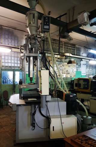 Вертикальный шнековый термопластавтомат (Тайвань) 2009 г. в.
