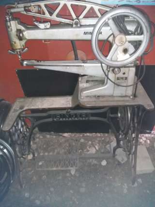 Швейная рукавная машинка Minerva