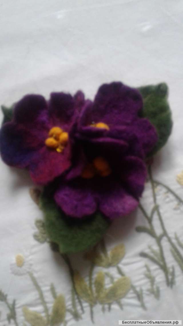 Брошь валяная. Фиалка.