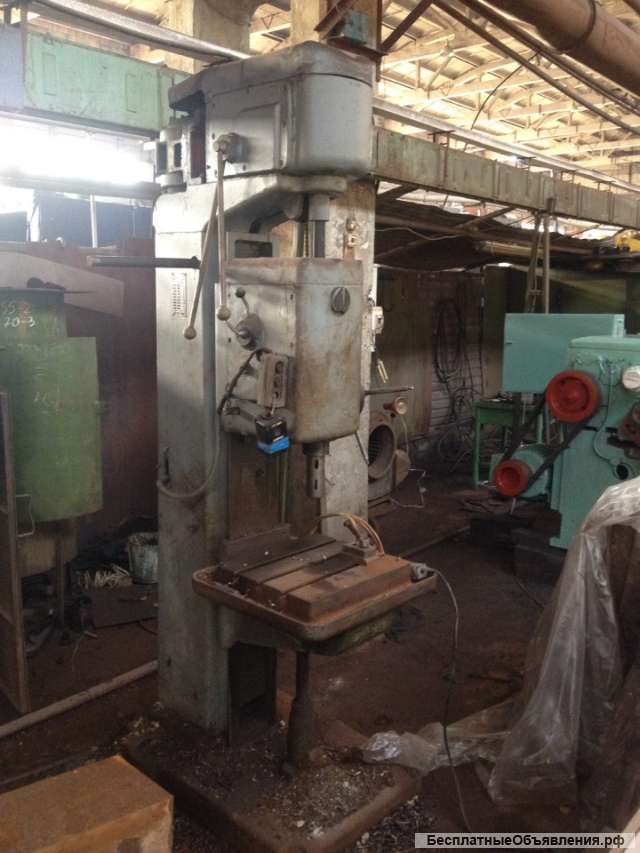 Вертикально-сверлильный универсальный станок 2А135