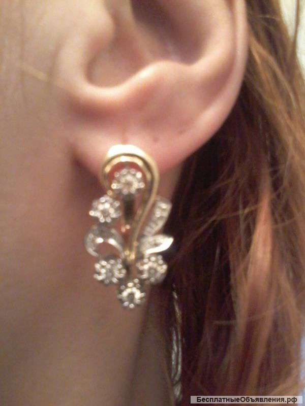 Золотые серьги и кольцо с бриллиантами