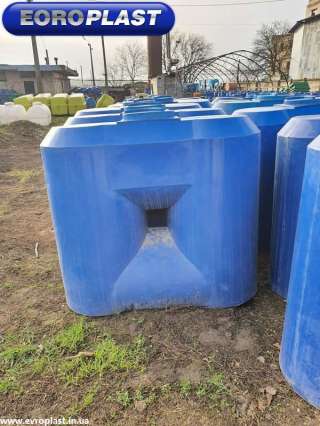 Плоские квадратные баки для хранения воды